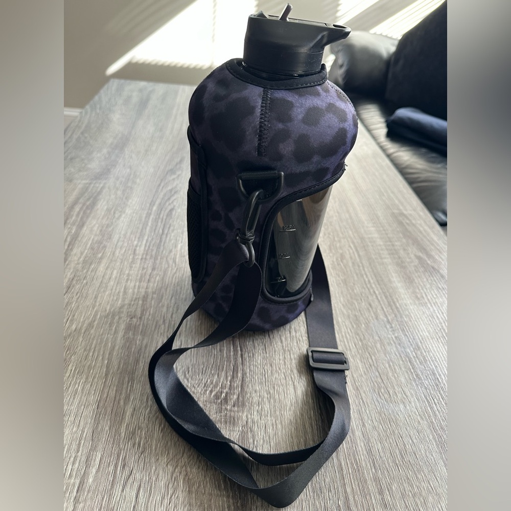 HYDRARANK Half Gallon Water Bottle – NWOT Gym Jug w/ Strap & Straw Lid - Picture 3 of 3